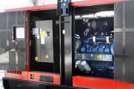 Netzersatzanlage im Container Motor Schallschutzklappen Schaltanlage