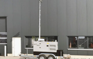 lichtmastaggrgeat-wa-d-20-lm-led-178 Teleskoplichtmast ausgefahren komplette seiteliche Ansicht - Anhänger Aggregat Lichtgiraffe