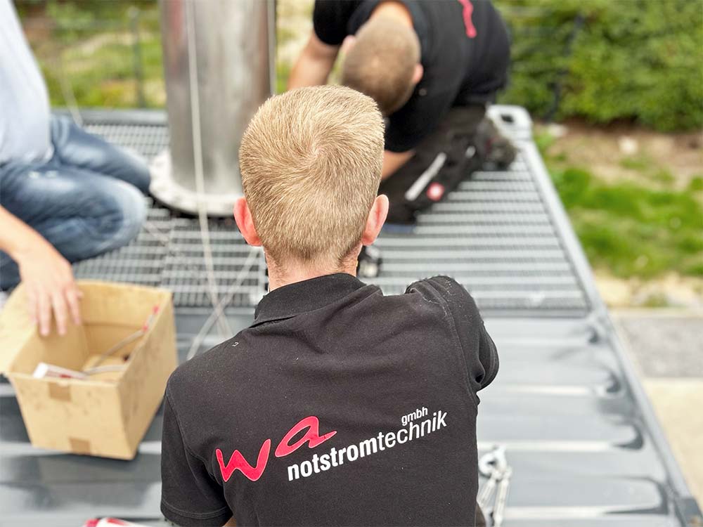 Wartung und Reparatur an Notstromaggregaten