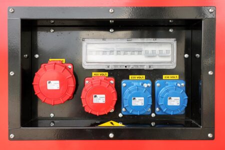 Steckdosen und Bedienpanel von Yanmar Stromaggregat schallgedämmt