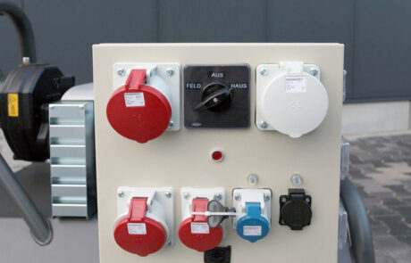 Betriebsmöglichkeiten am Zapfwellengenerator – FELD – AUS – HAUS