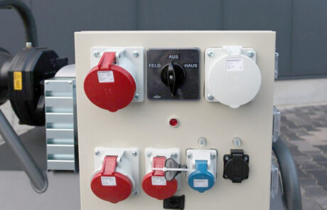 Betriebsmöglichkeiten am Zapfwellengenerator – FELD – AUS – HAUS
