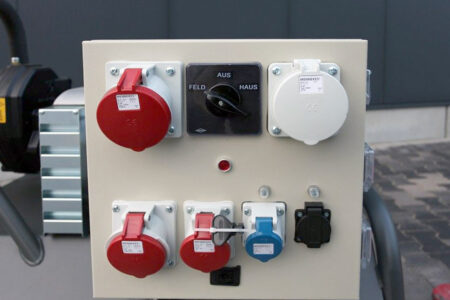 Betriebsmöglichkeiten am Zapfwellengenerator – FELD – AUS – HAUS