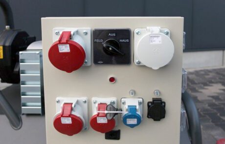 Betriebsmöglichkeiten am Zapfwellengenerator – FELD – AUS – HAUS