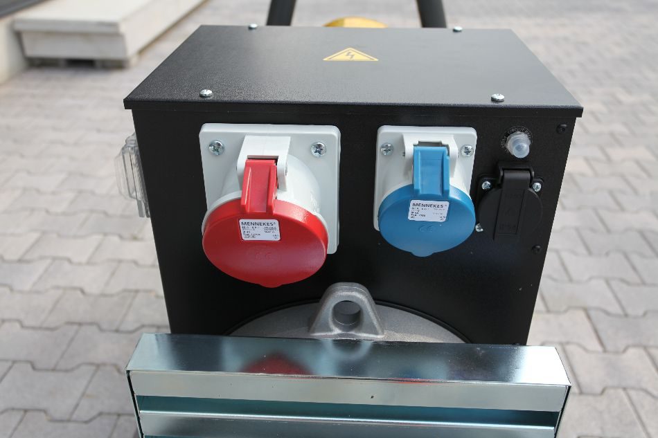 zapfwellengenerator-wa-zb-32-06 Zapfwellengenerator 32 kVA Steckdosen